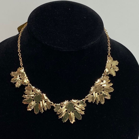 Floral design necklace - costume jewelry New - Picture 8 of 9
